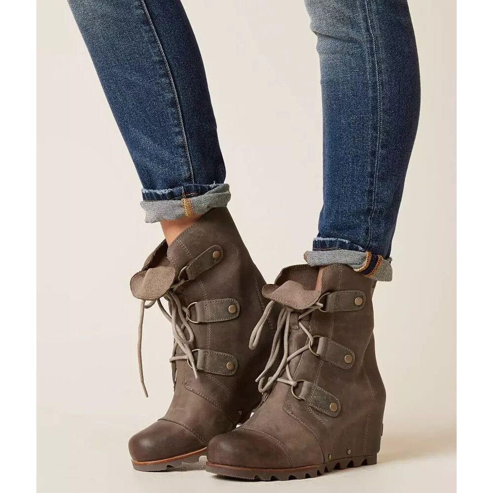 Sorel Joan of Arctic leather wedge waterproof boot brown size 9